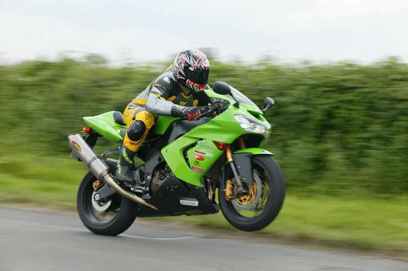 Checking out the 05 zx10 specs (easy to understand guide)