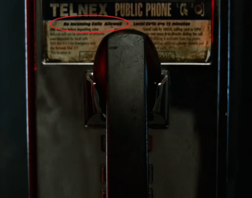 Phone Booth Fight Caught on Camera! Watch What Happens When Things Get Wild in a Tiny Space!