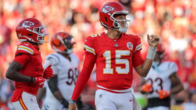 What is Patrick Mahomes doing with his fingers? The answer revealed!