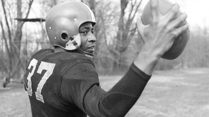 Who is Willie Thrower? The Story of a Football Pioneer You Should Know