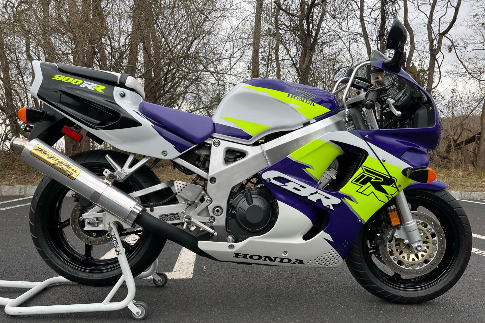 Is the 1995 Honda CBR900RR Worth Buying in 2024? Here Is What Experts Say