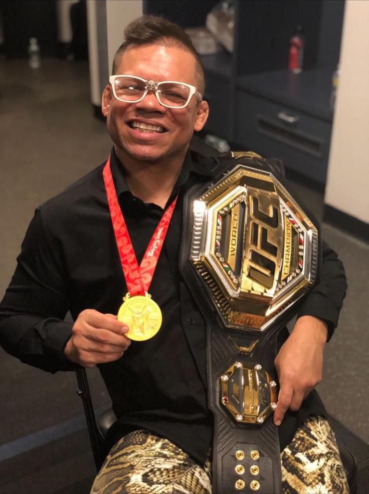 Eric Albarracin Glasses: Whats the Deal with His Eyewear Choice (Learn More)
