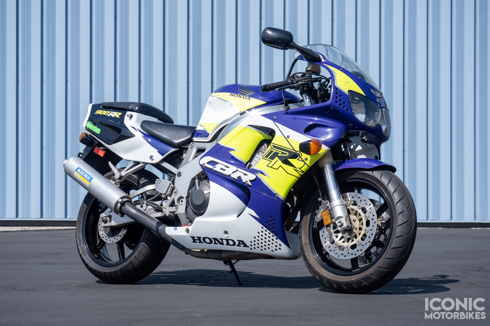 Is the 1995 Honda CBR900RR Worth Buying in 2024? Here Is What Experts Say