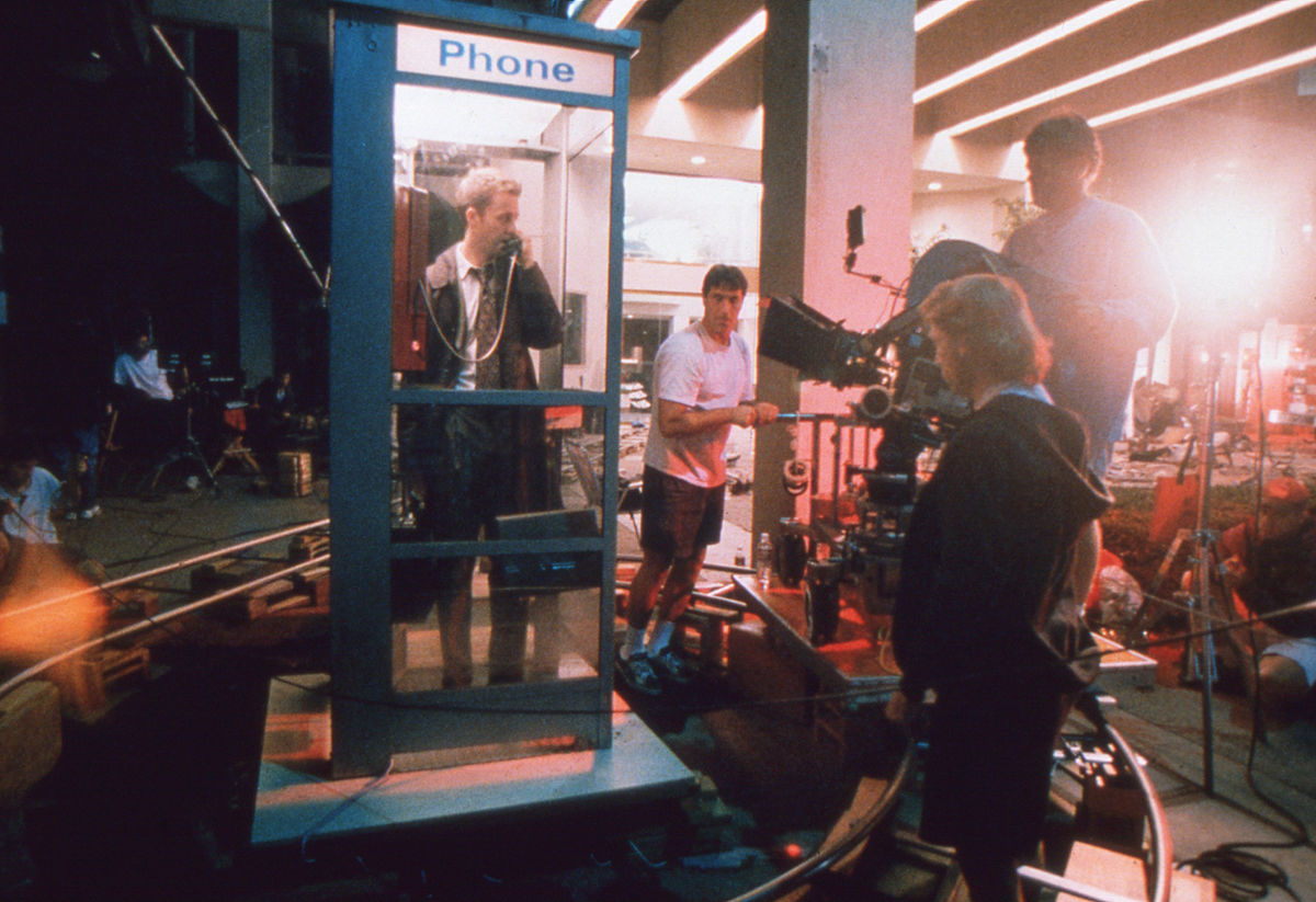 Phone Booth Fight Caught on Camera! Watch What Happens When Things Get Wild in a Tiny Space!