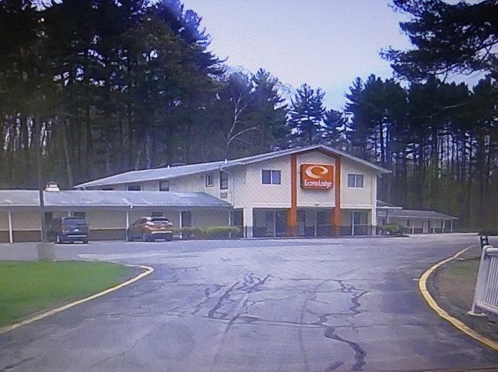 Staying at Red Roof Sutton: Heres what you can expect from this hotel.
