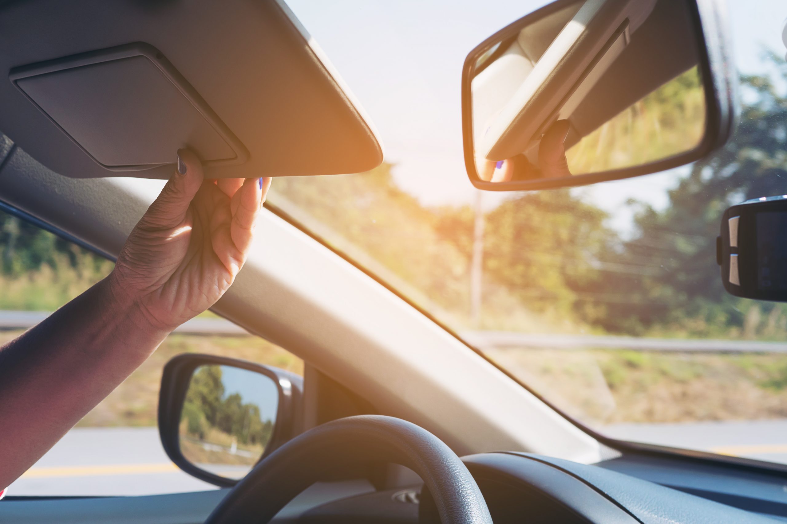 Choosing a Large Sun Visor: The Simple Guide for Drivers.