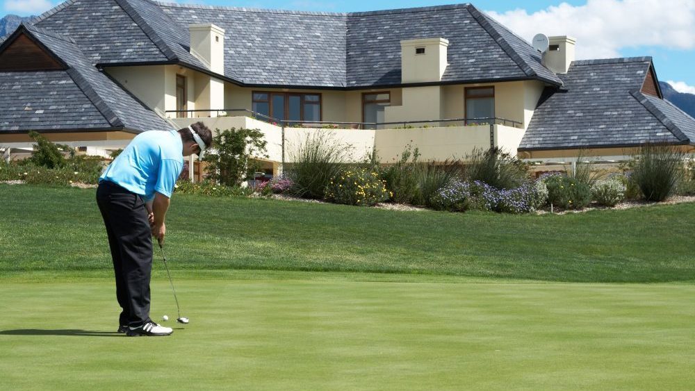 Living in Country Club Ridge: Whats It Really Like? (Pros & Cons)