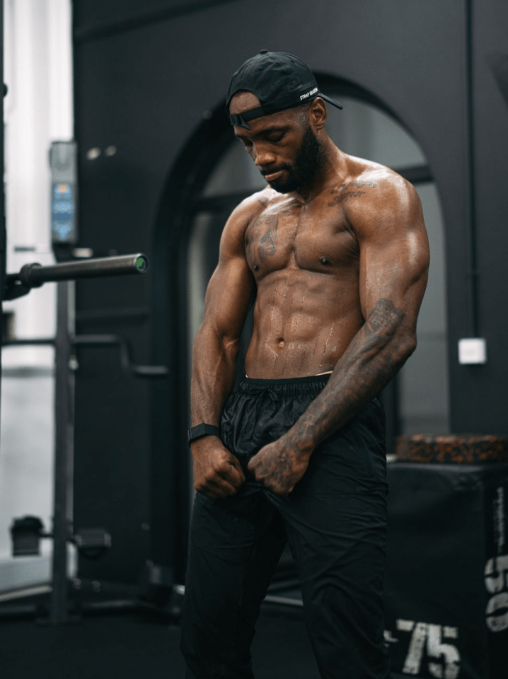 Leon Edwards Walking Weight: Get the Inside Scoop on the Welterweight Champs Weight When Hes Not Training for a Fight.