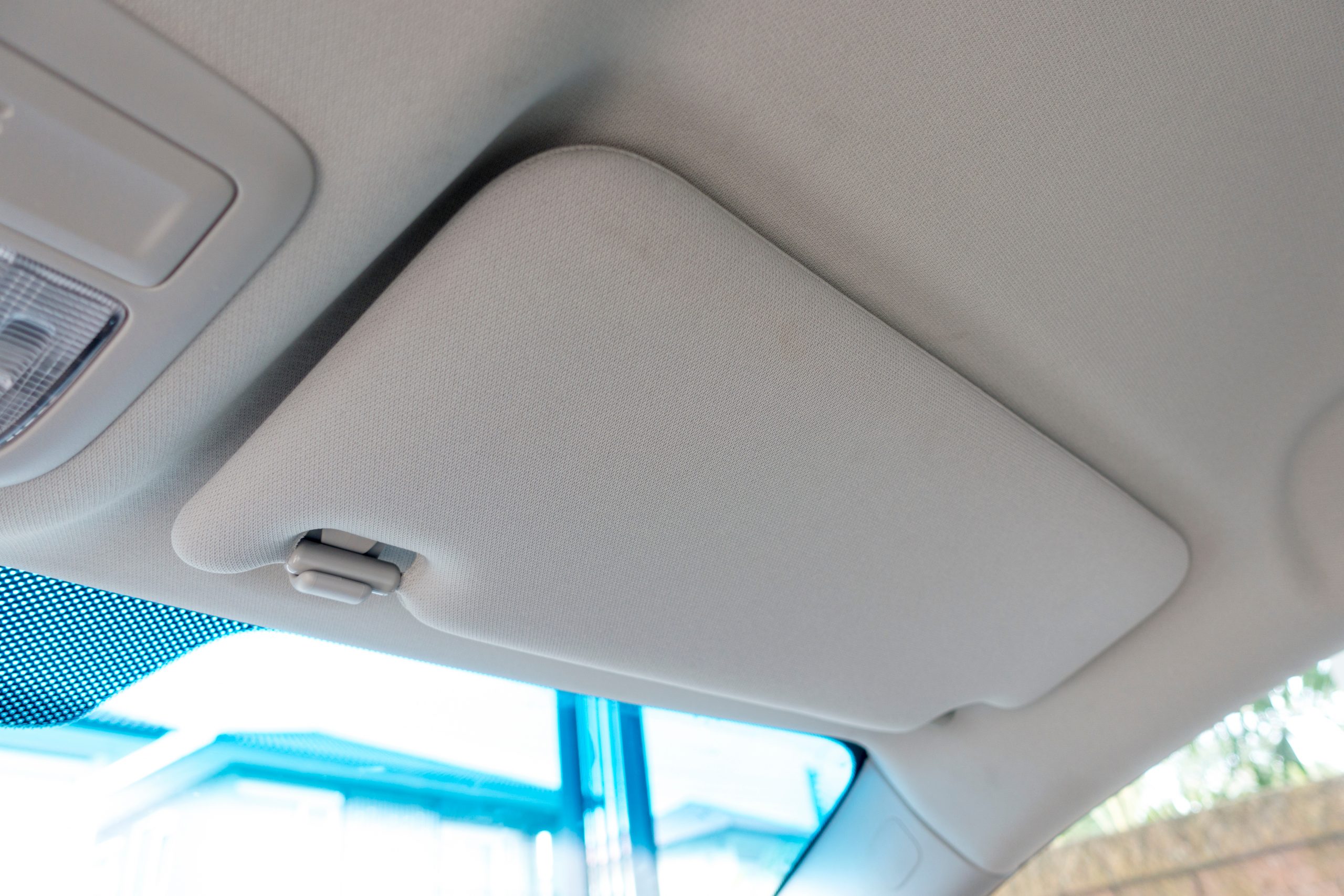Choosing a Large Sun Visor: The Simple Guide for Drivers.