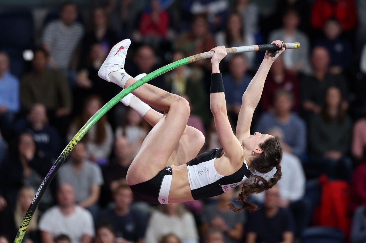 Discover Eliza McCartneys Height: The Pole Vaulters Profile.