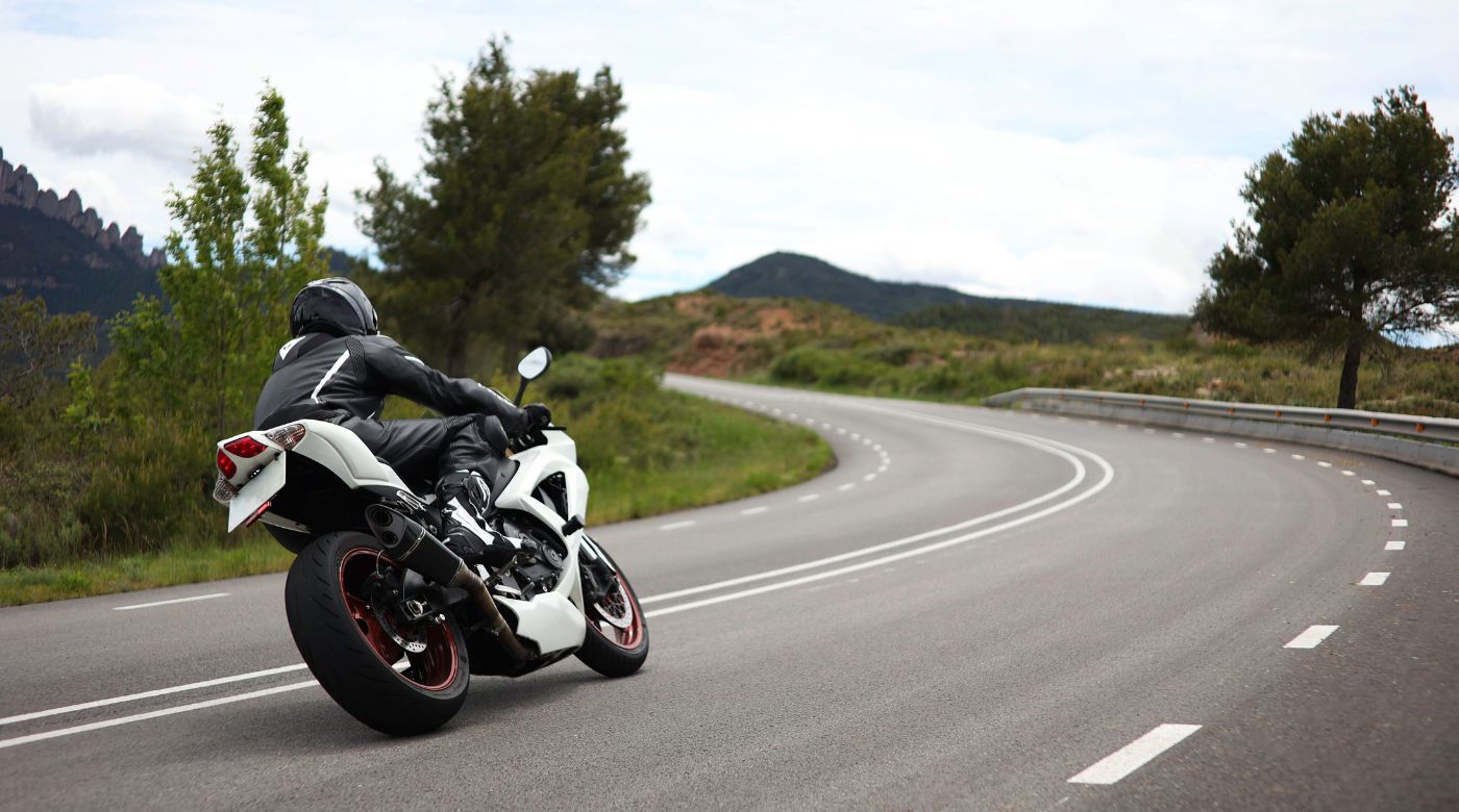 Is it hard to ride a motorcycle? Easy tips for beginners