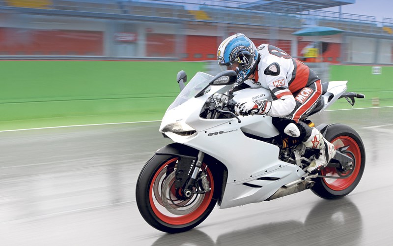 How fast is the 899 Ducati? Discover its performance and real world speed.