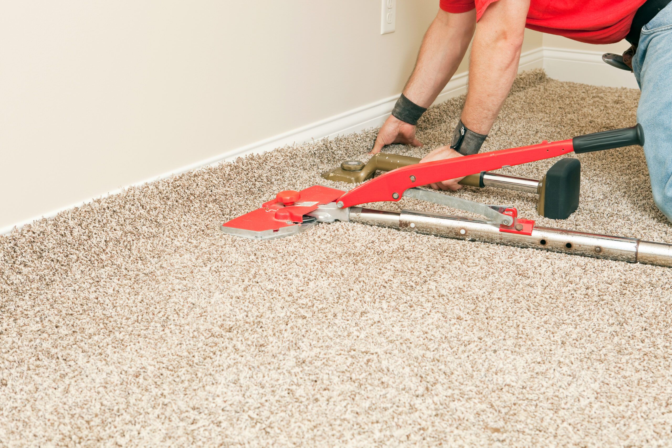 How to Adjust a Knee Kicker for Perfect Carpet Stretching