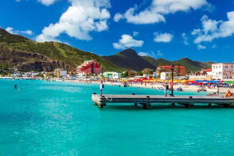 Planning a trip? How is the temperature in St Martin year round? Find the best months to visit easily.