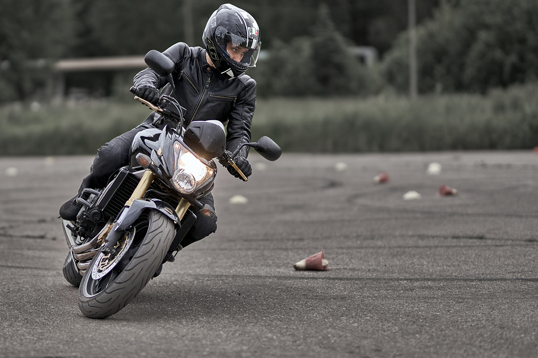 Is it hard to ride a motorcycle? Easy tips for beginners