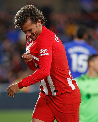 Cool hairstyles for footballers? Check out these top trending player looks now.