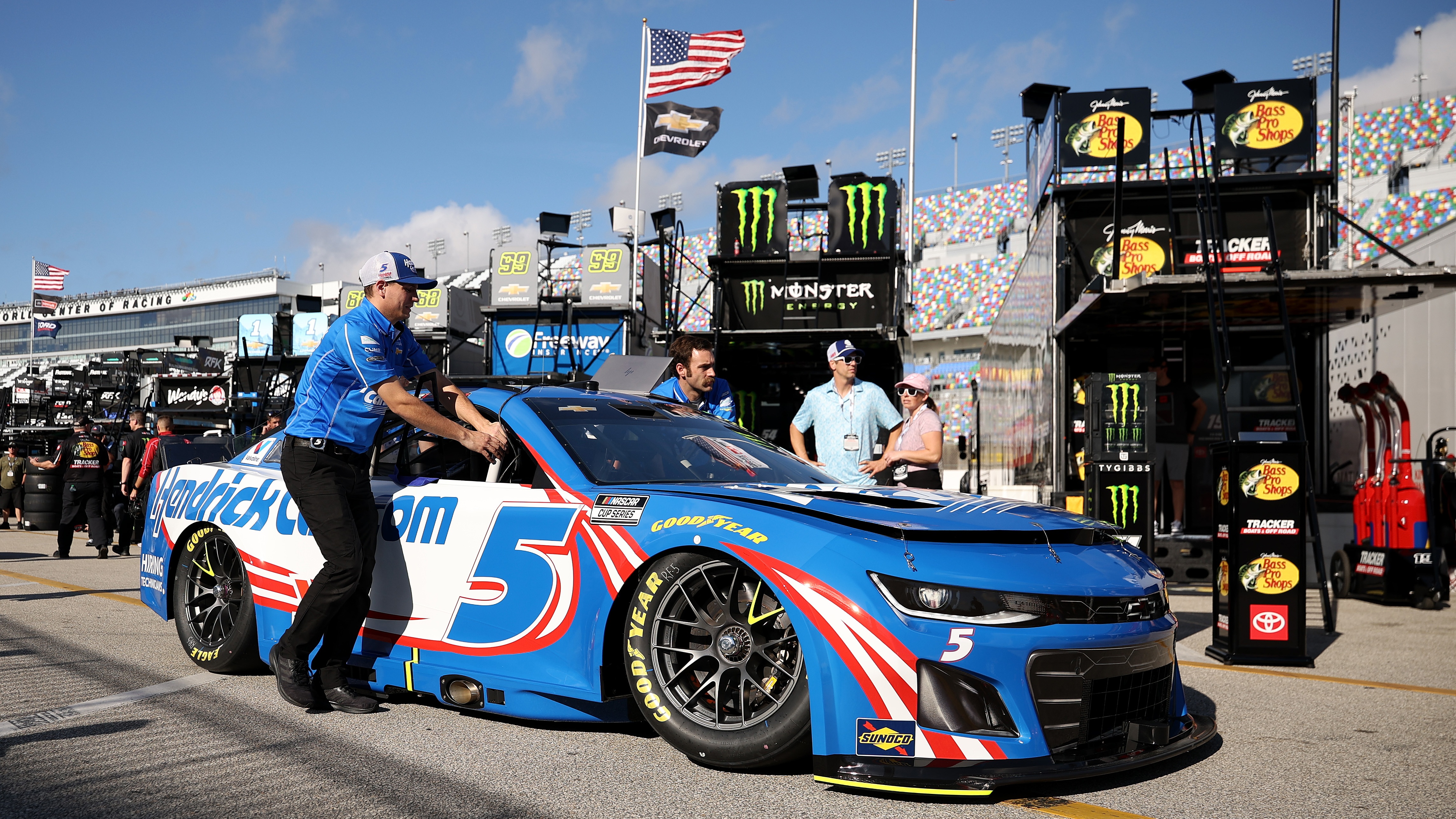Daytona 500 Watch Guide: Find Out How to Watch it Live Now