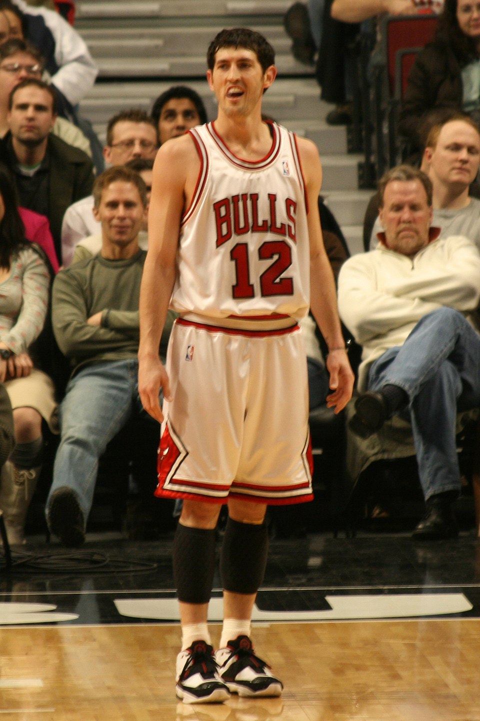 What made Kirk Hinrich college stats so notable? Explore his impressive performance playing for the Jayhawks basketball team.