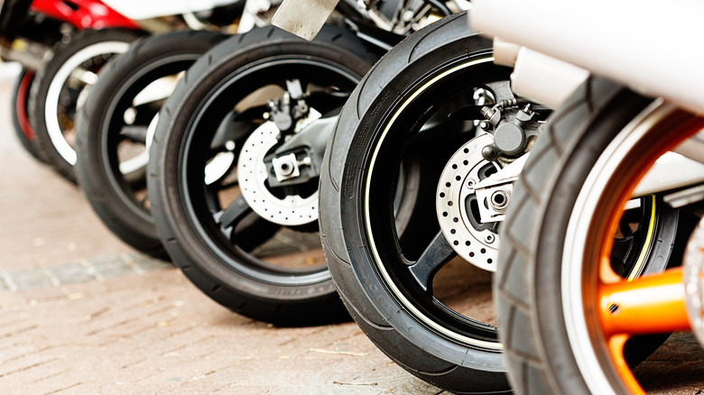 How long are motorcycle tires good for? Dont risk your safety, learn the typical lifespan range now.