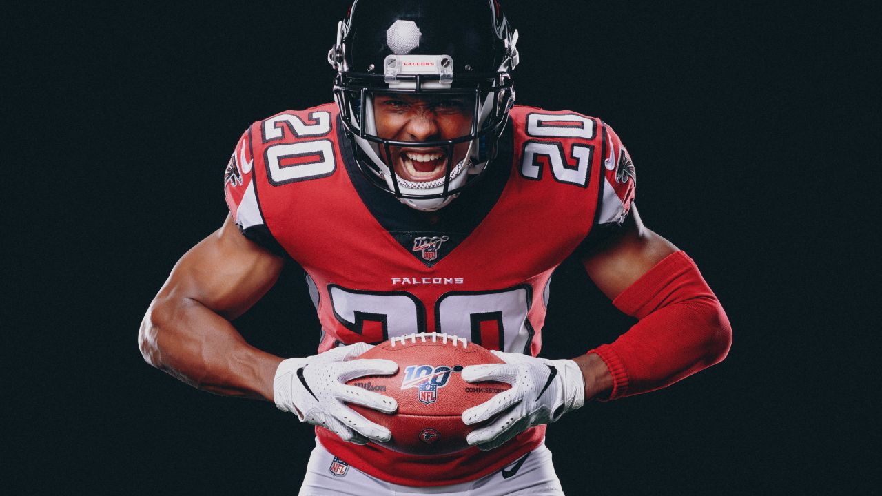 Where can you find the best football poses pictures? Explore these top photo galleries online.