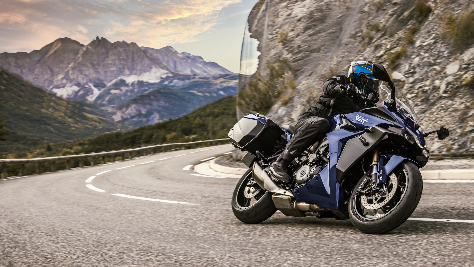 What makes the Suzuki sport touring bike so comfortable? Explore its rider friendly features!