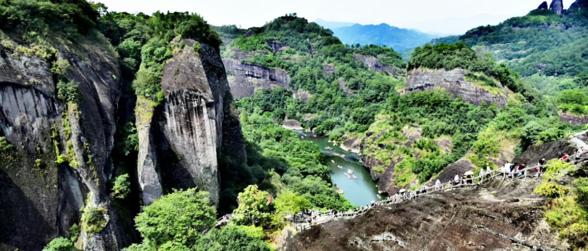 Discover 32 China: A Journey Through Its Amazing Cities.