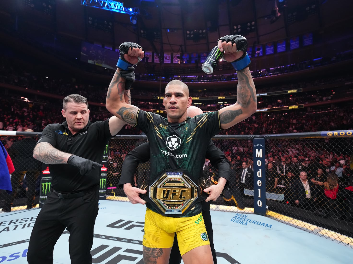 Curious about how much does a UFC ref get paid per fight? Heres a simple breakdown of their earnings.