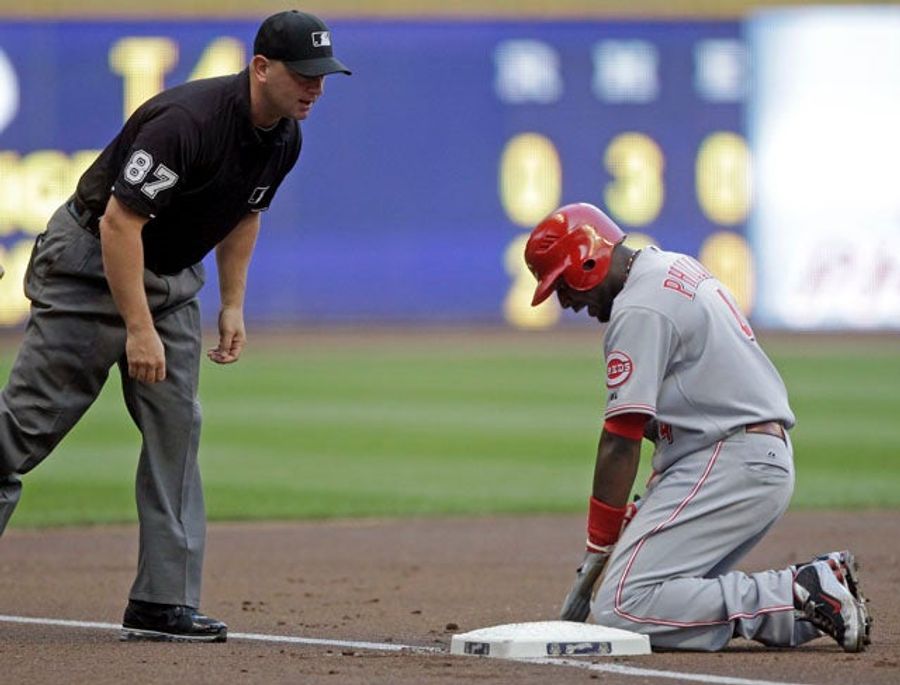 Who is Scott Barry umpire? Learn about the MLB umpires career and background facts.