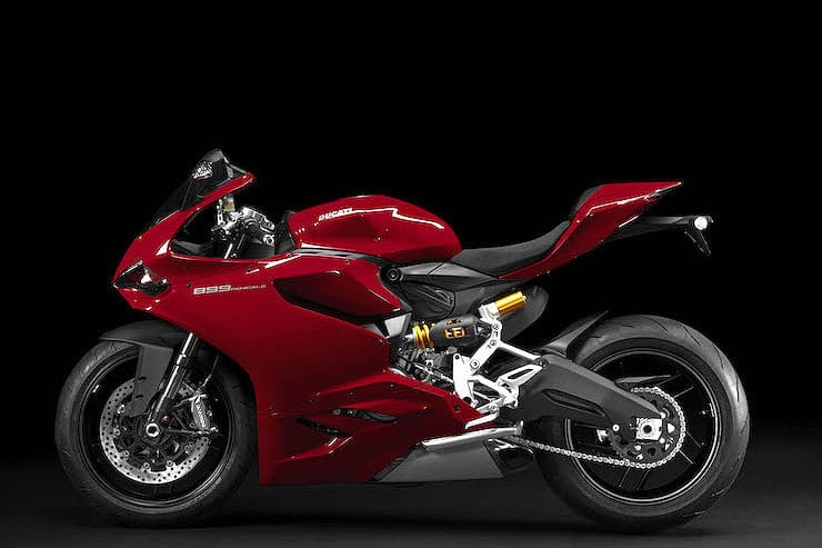 How fast is the 899 Ducati? Discover its performance and real world speed.