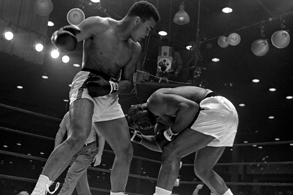 Looking for the most iconic 1960s photographs ever taken? We found 10 truly must-see images for you!