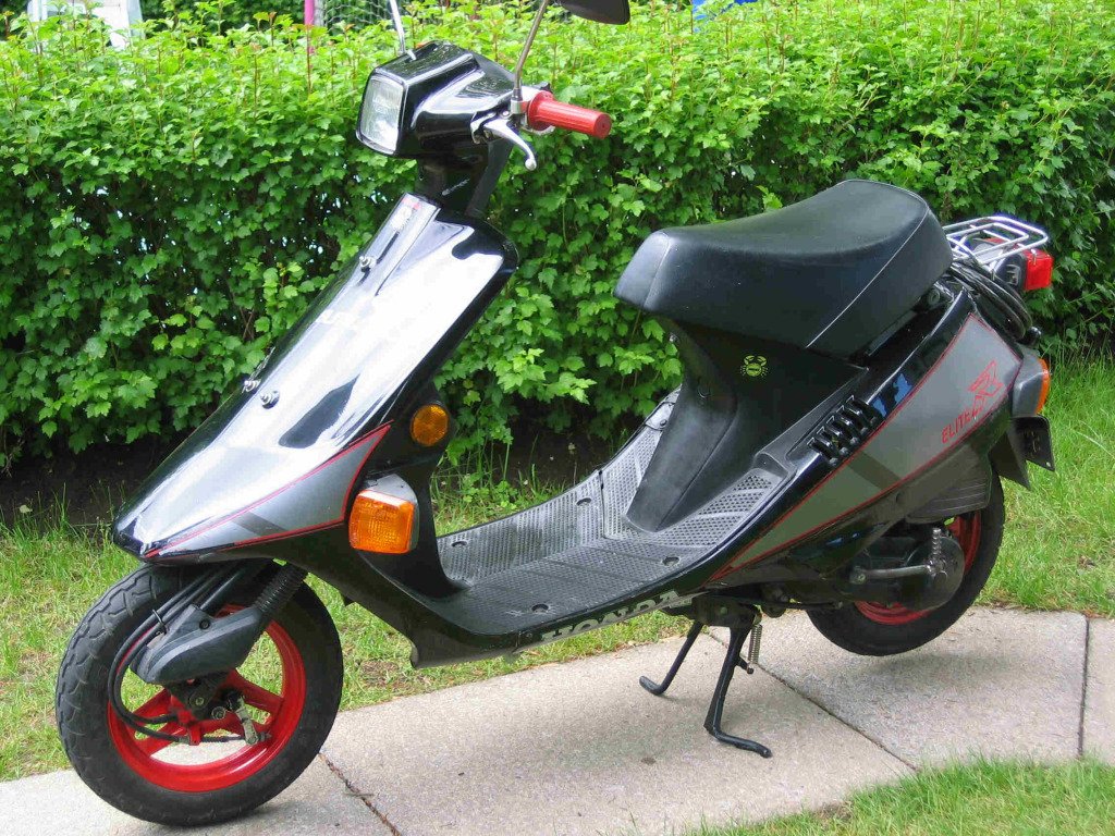 Thinking about a 1988 honda elite 50se? (What to know before you buy this classic scooter).