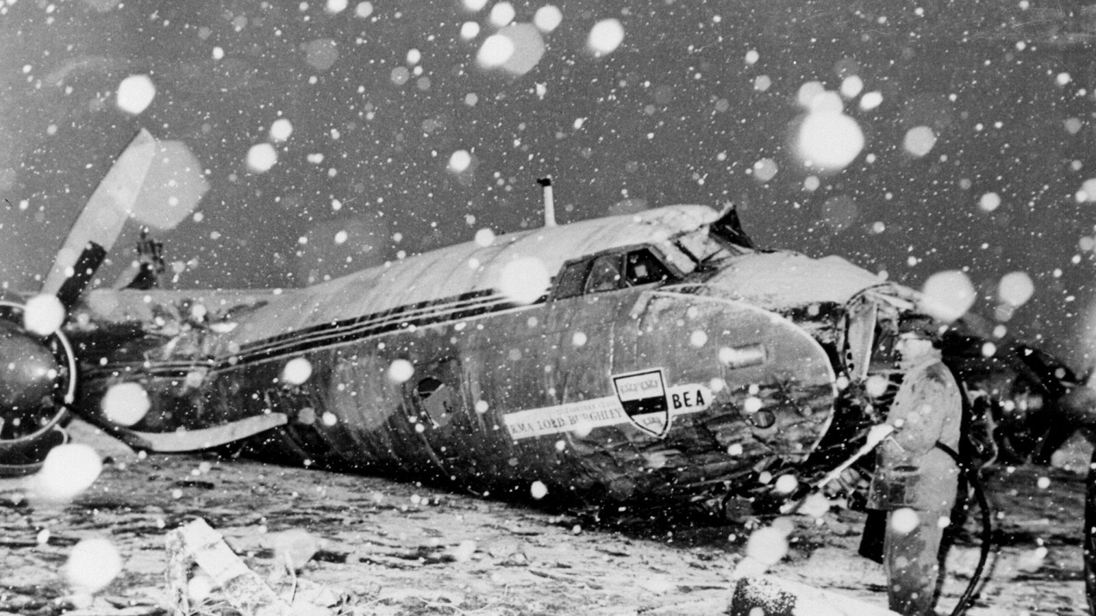 Munich Air Disaster Survivors: Real Stories Of How They Cheated Death (The Ones Who Got Out Alive)