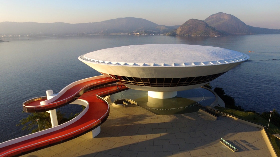 Why is the cattedrale di rio de janeiro a must see? (Its modern design is truly one of a kind!)