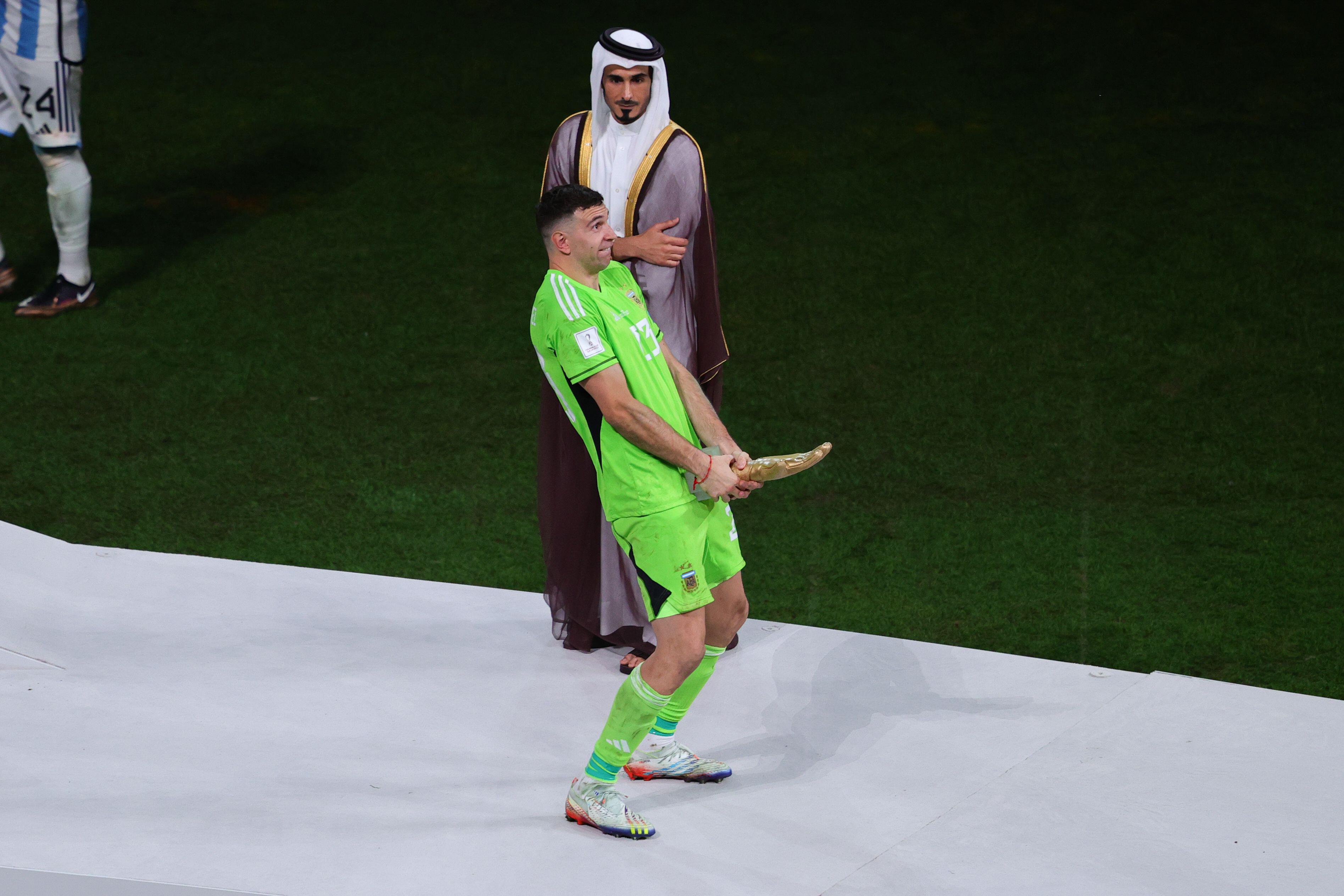 Is the famous Emiliano Martínez celebration controversial sometimes? Fans and experts discuss his bold pitch moves.