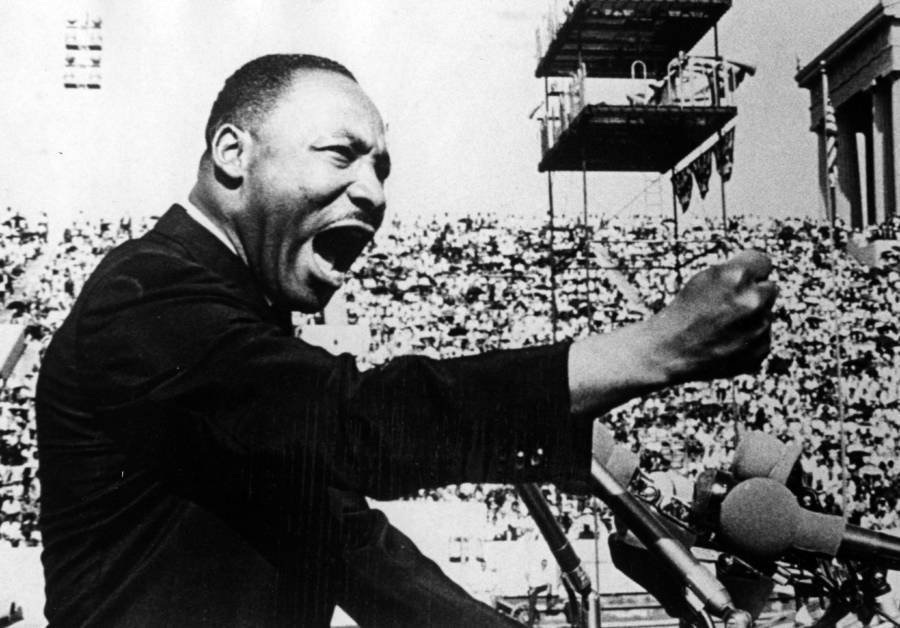 Looking for the most iconic 1960s photographs ever taken? We found 10 truly must-see images for you!