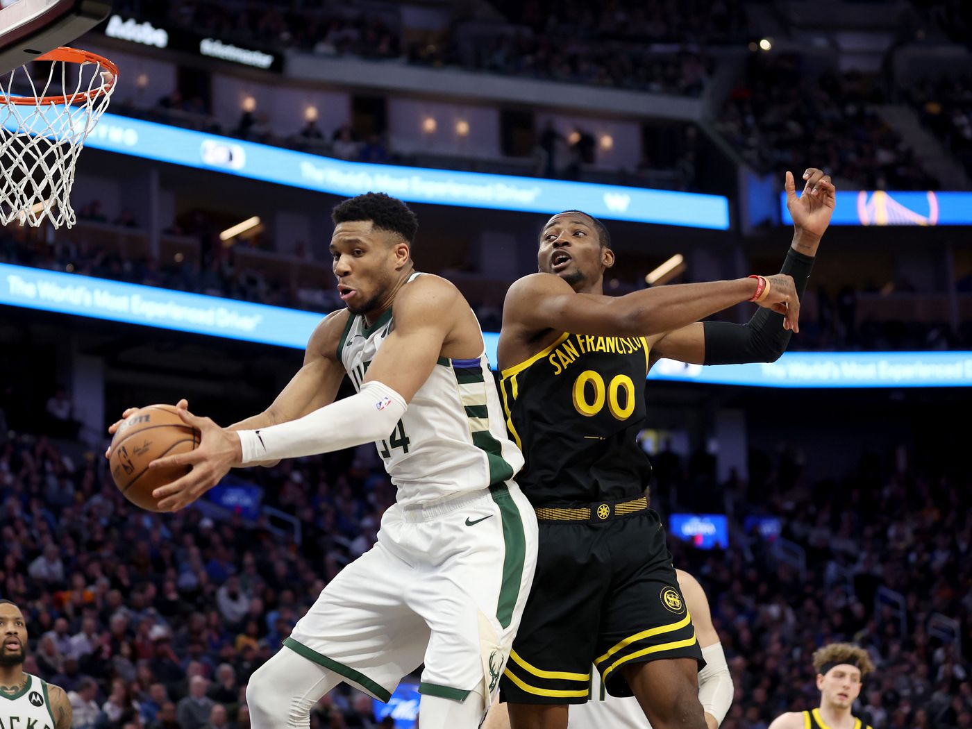 Where to watch Bucks vs Golden State Warriors? Compare these streaming options for the best view!