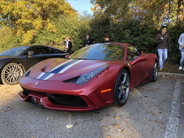 dark red ferrari pics why people love its look.