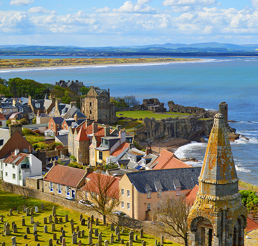 Why choose St Andrews fall for travel? Uncover the magic of this stunning Scottish autumn!