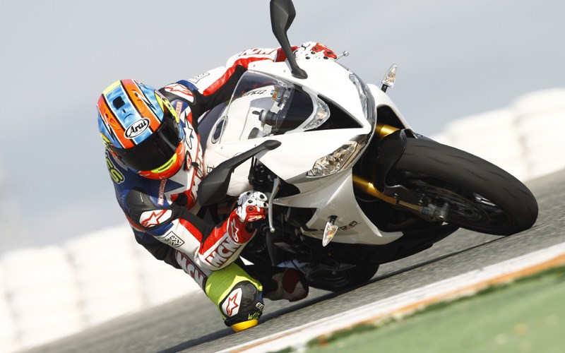 How good is 2015 triumph daytona 675? See rivals comparison here