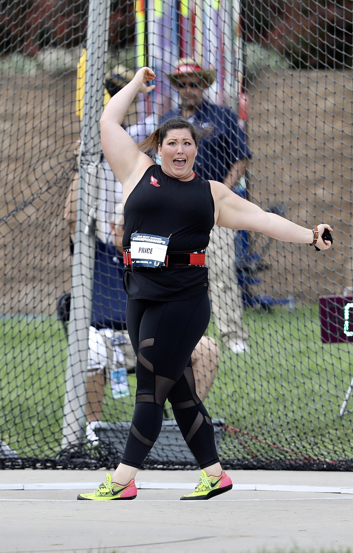 What is Deanna Price weight right now? We have the latest accurate details just for you.