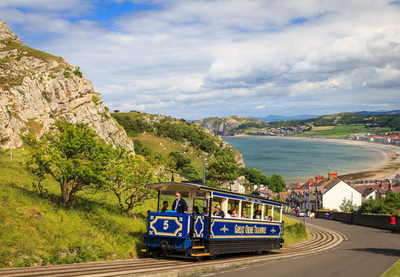 Discover TheWales: Which are the must see places for an unforgettable experience for all tourists?
