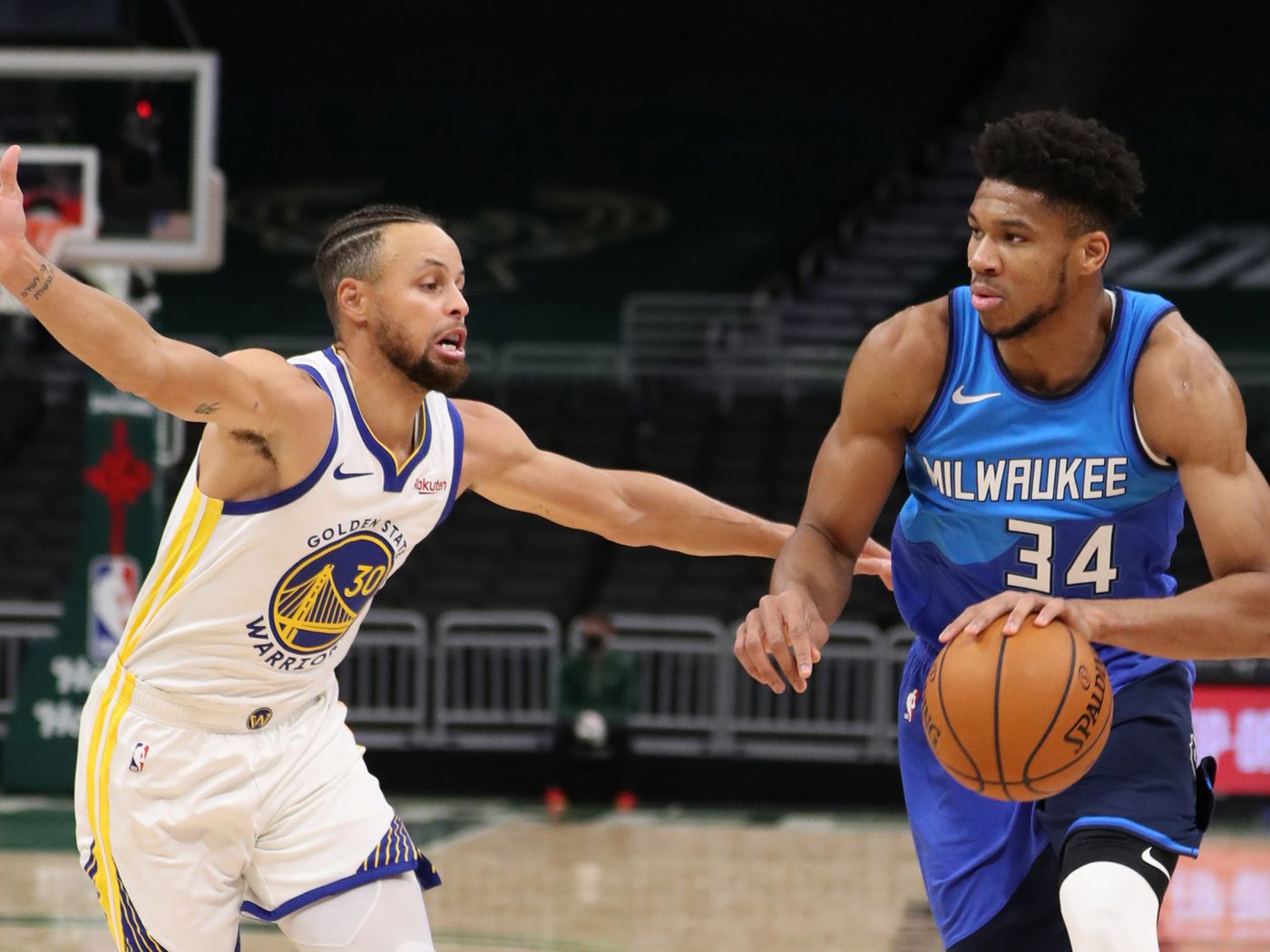 Where to watch Bucks vs Golden State Warriors? Compare these streaming options for the best view!