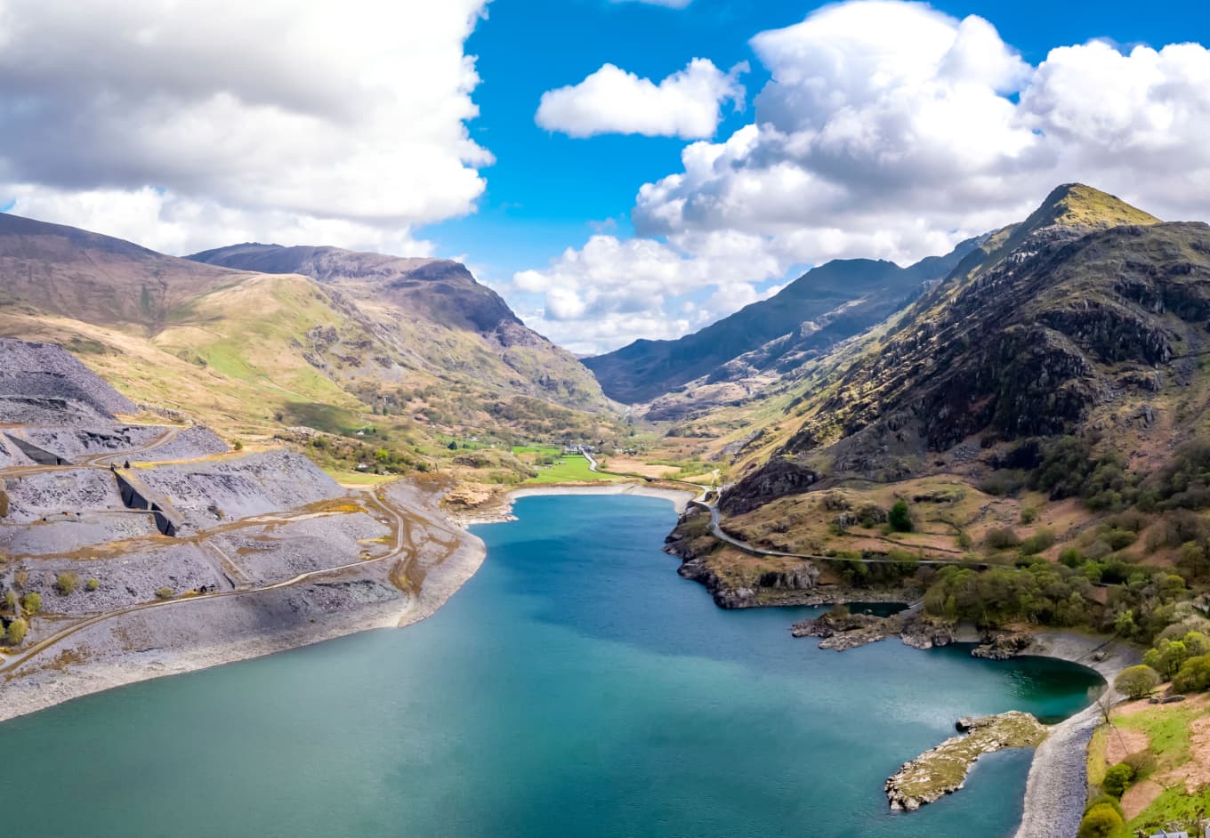Discover TheWales: Which are the must see places for an unforgettable experience for all tourists?
