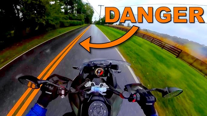 Common mistakes with motorcycle in rain (Avoid these risks on the road)