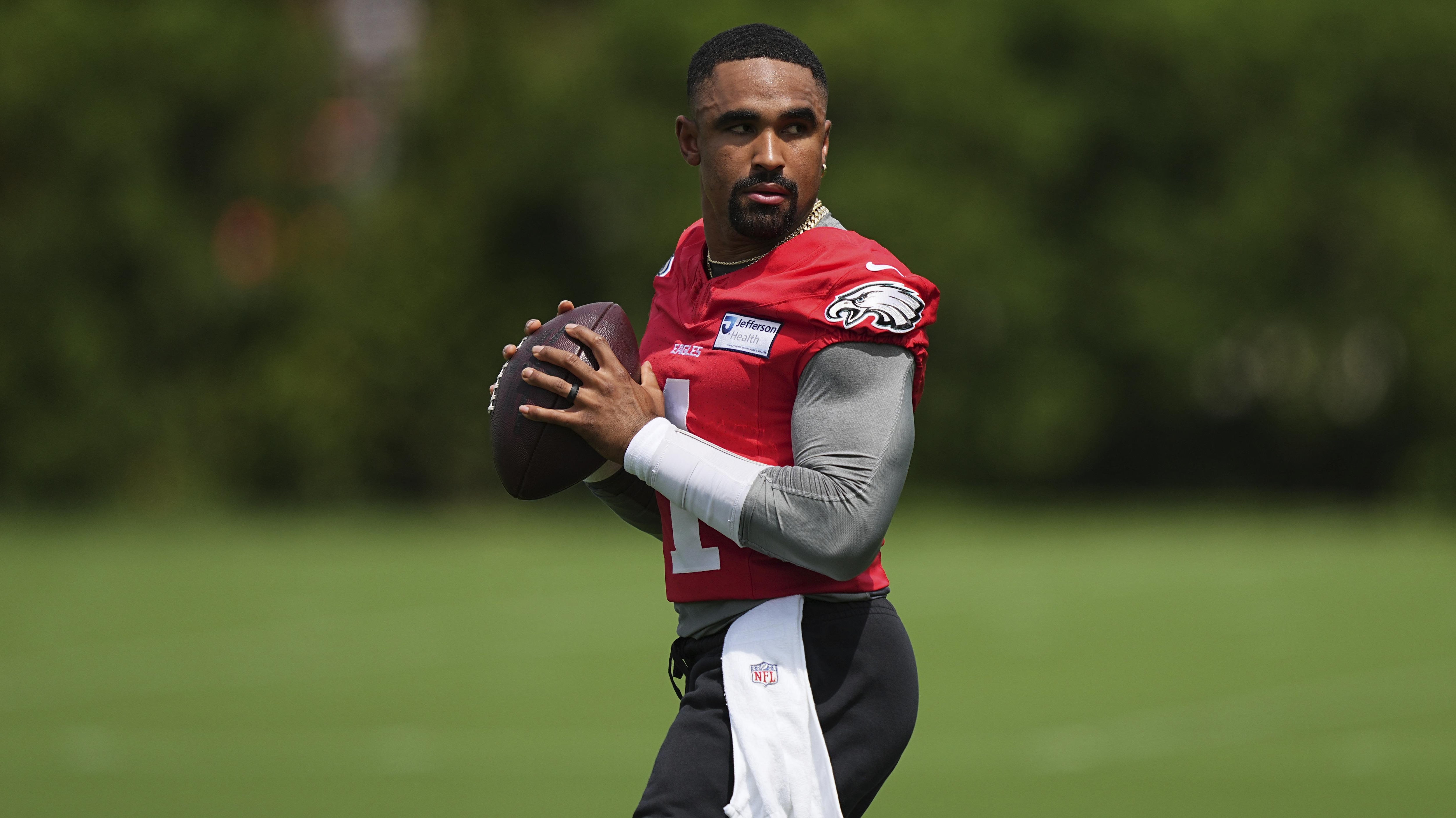 Is Jalen Hurts Overrated? Unbiased Look at His Real Value
