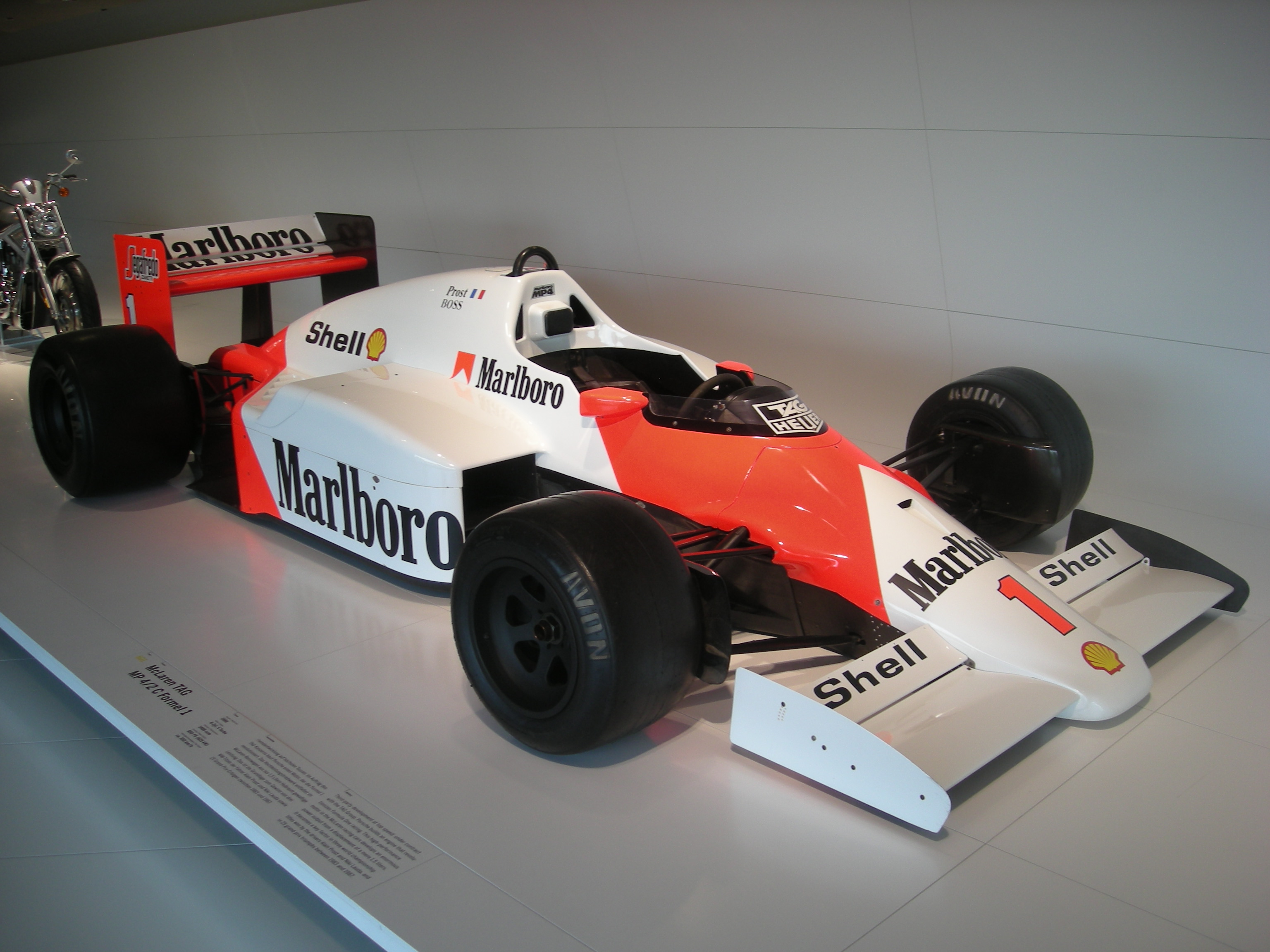 McLaren MP4/2 explained simply (discover its racing history today)