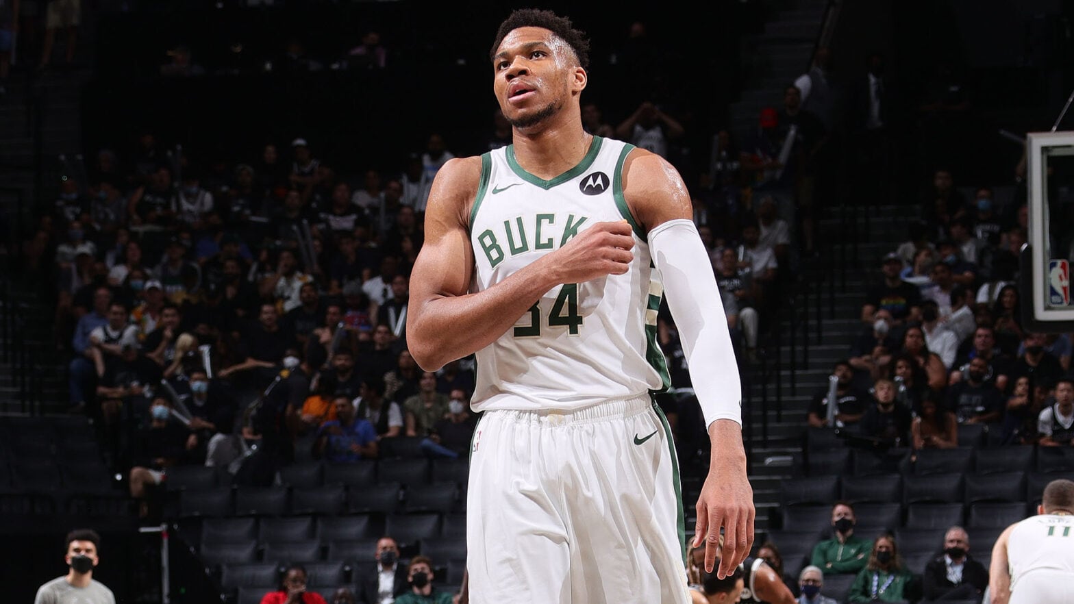 what makes giannis hands special? 5 facts every basketball fan should know!