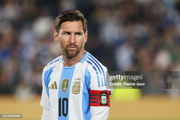 How to find photos of Lionel Messi (best sources for free images online).